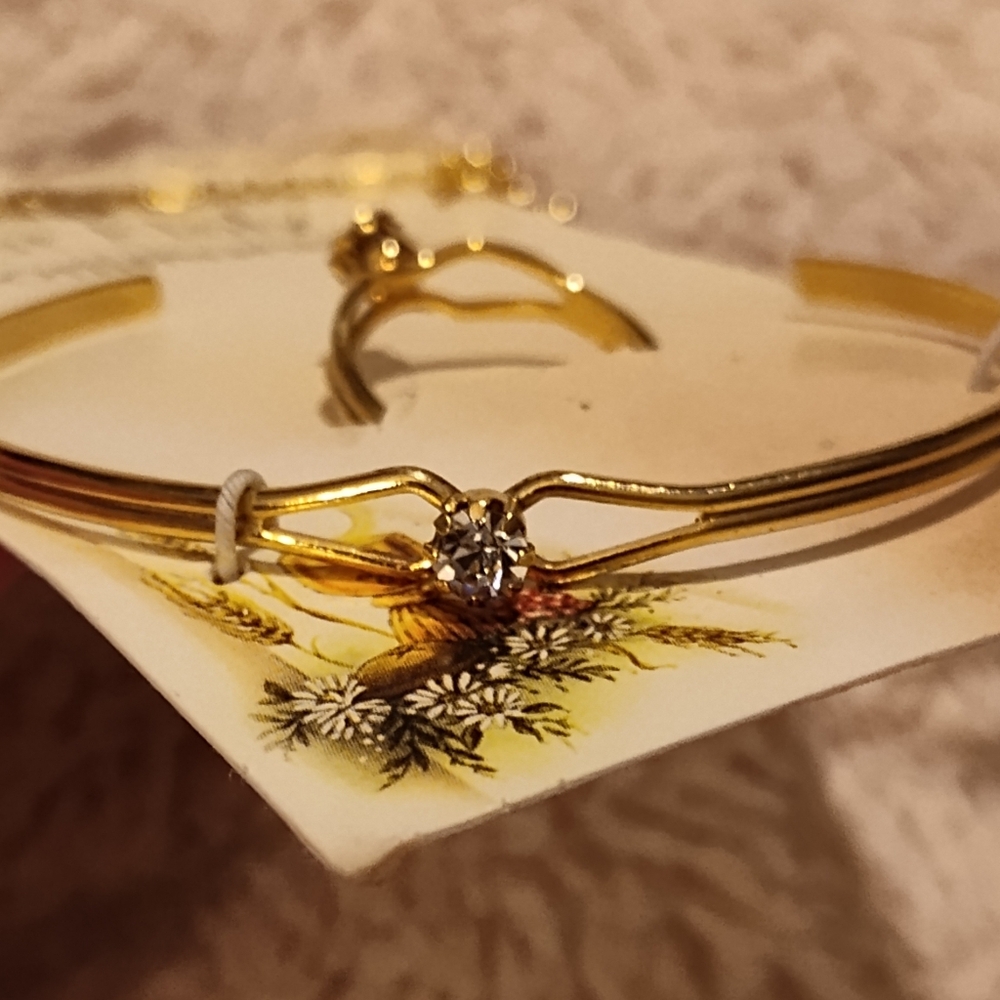 NWT! First Holy Communion Jewelry Set - Picture 3 of 6